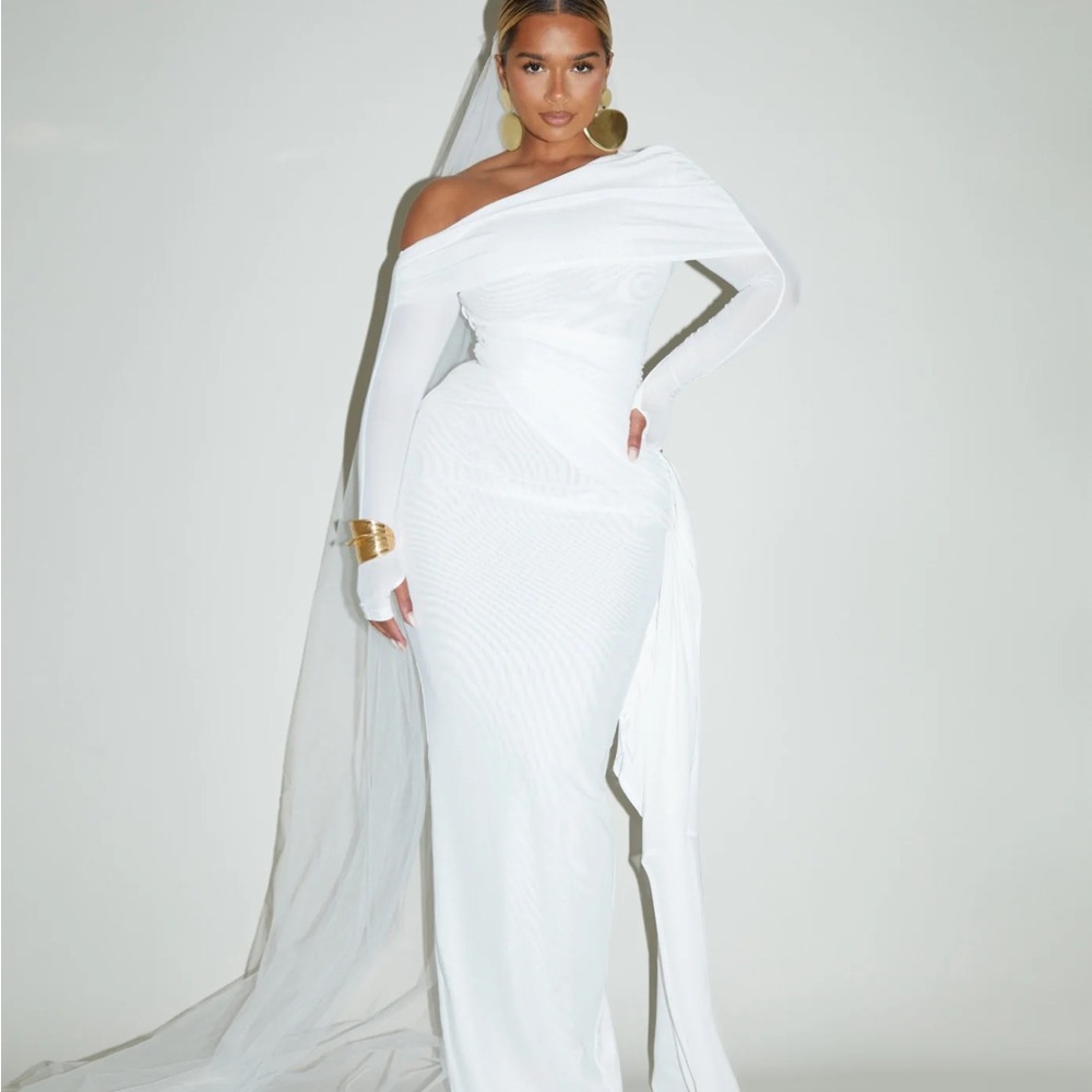 Elegant White One-Shoulder mesh maxi Dress